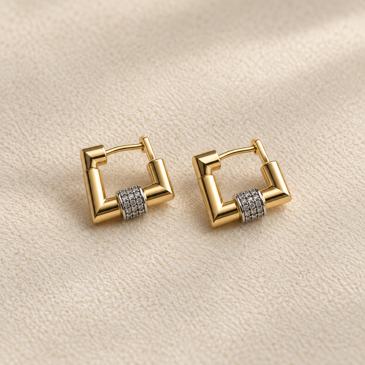 Luxe Lock Gold Taşlı Kare Küpe