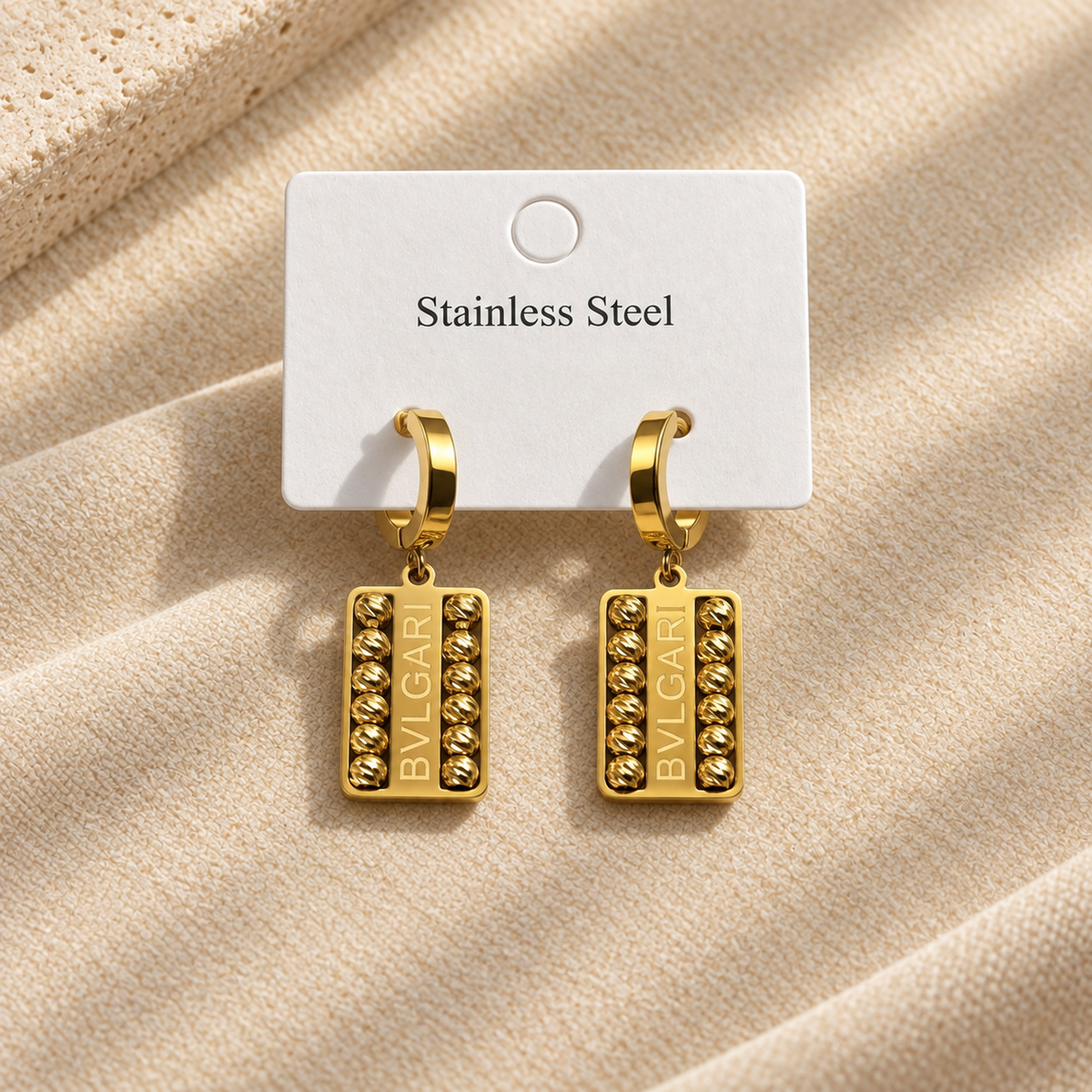 Astreviia ICON Gold – Taş Detaylı Dikdörtgen Sallantılı Çelik Küpe