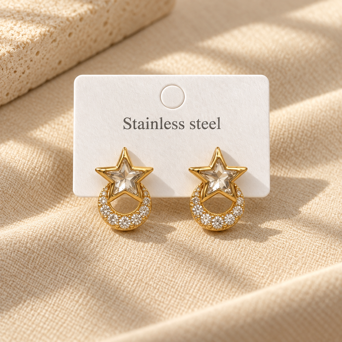 Astreviia LUNA STAR Gold – Yıldız & Ay Taş Detaylı Çelik Küpe
