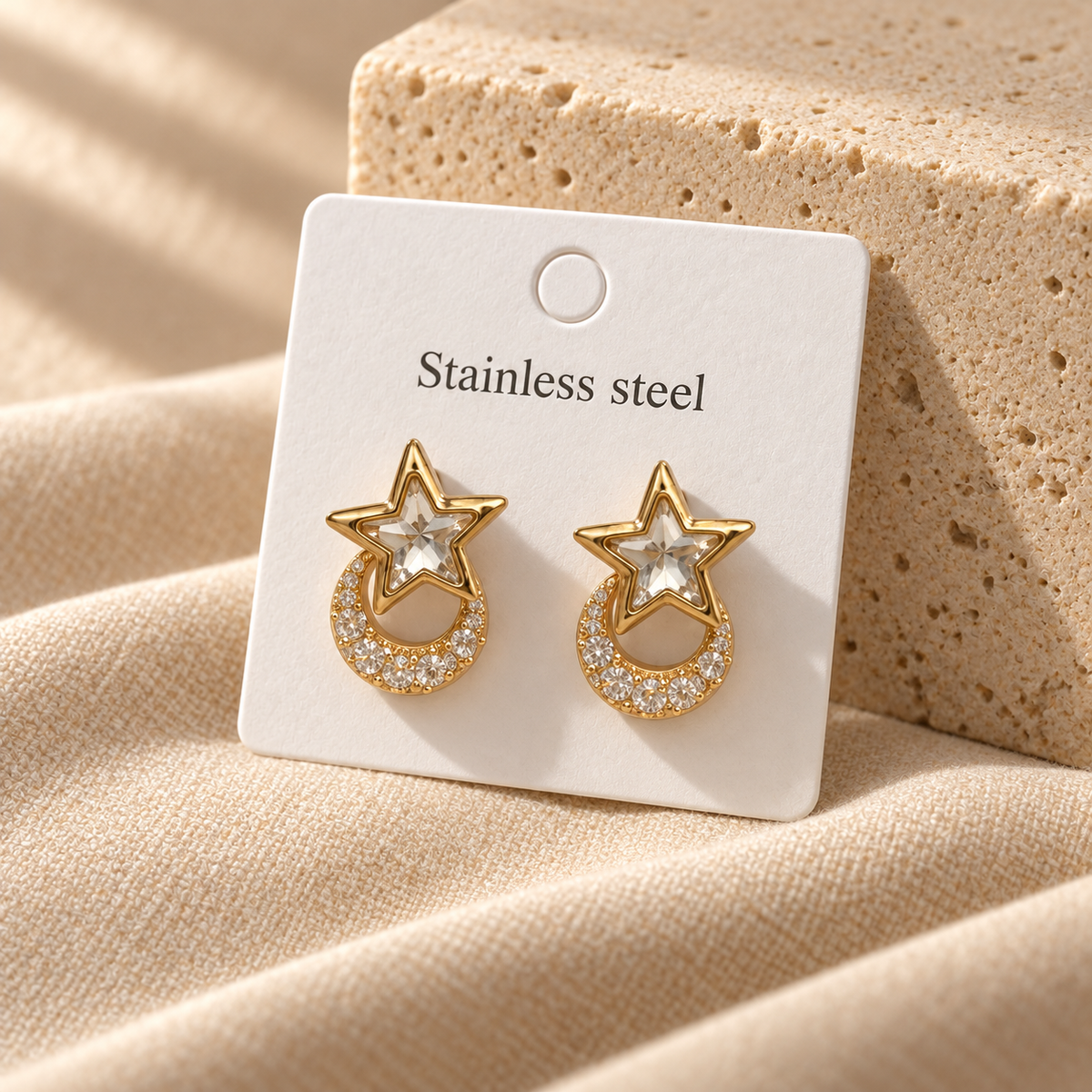 Astreviia LUNA STAR Gold – Yıldız & Ay Taş Detaylı Çelik Küpe