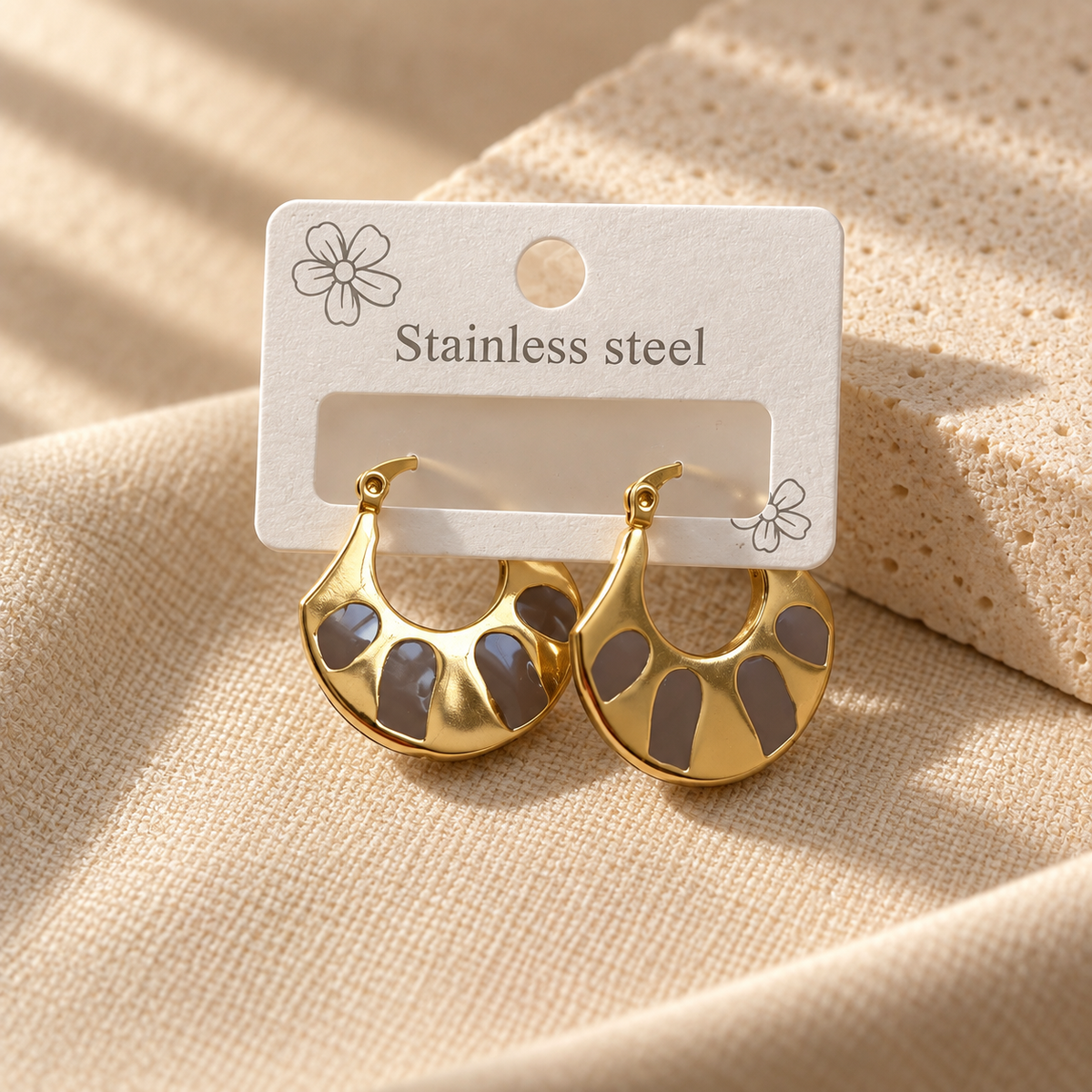 Astreviia AURA Gold – Mocha Detaylı Statement Çelik Küpe